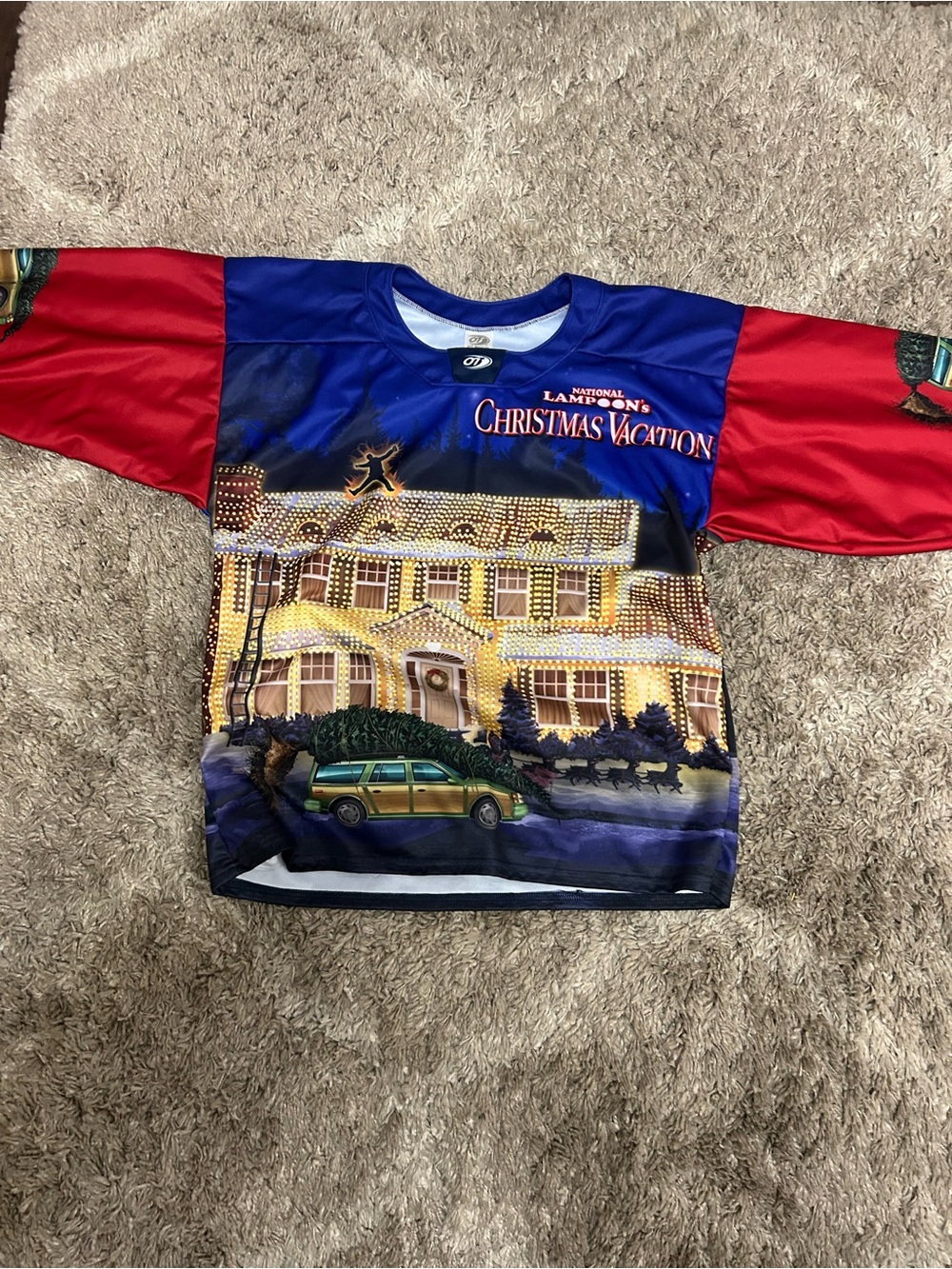 Men’s Medium Hockey Jersey Featuring National Lampoons Christmas Vacation